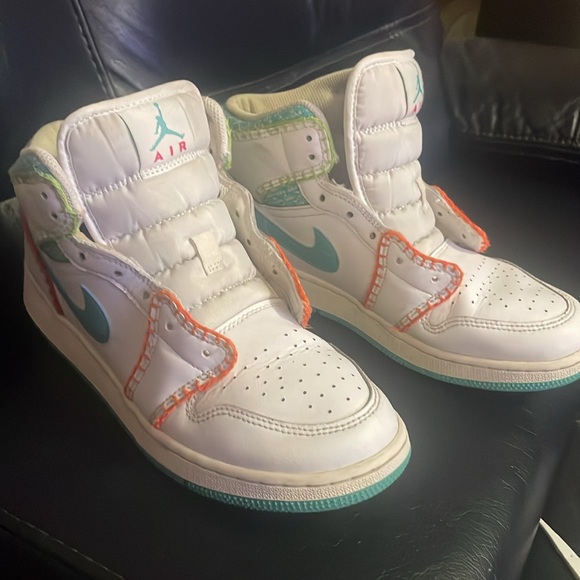 Ladies Mid Nike Air Jordan, size 7 - Picture 2 of 3